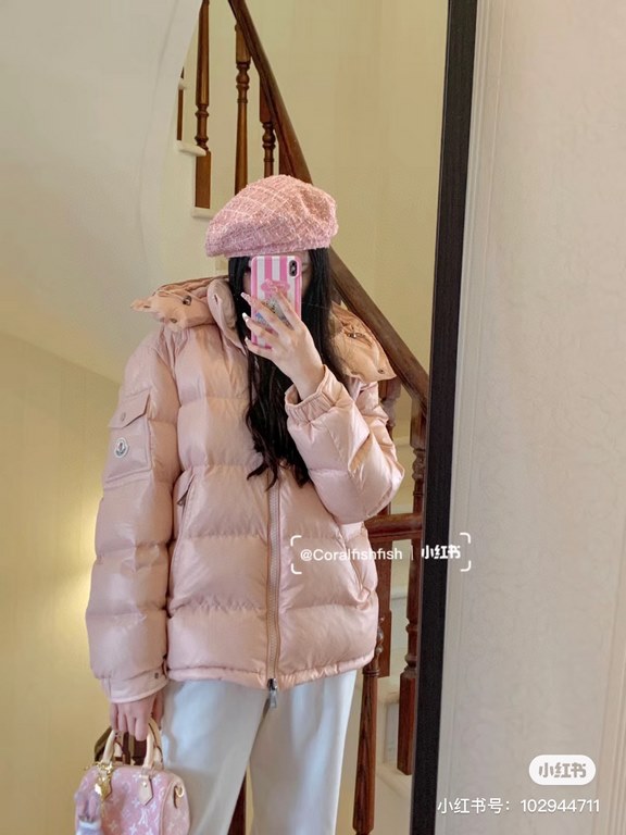 605Model number E78Moncler   Moncler Feather King Marie Women's Down JacketThere are too many versions on the market, quality and price are proportional to the king! Genuine synchronized anti-counterfeiting chip inductio