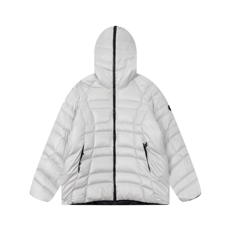 605Model number E76Moncler   Moncler 23SS winter hooded down jacket!This counter listing is a steal, the short section is the most sought-after models, this is definitely the king of down jacket, to meet all the fantasie