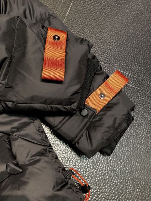 Support after the year P830. down jacket - FENDI Fendi exclusive exclusive new hooded down jacket original 11 customized hardware accessories imported original customized hat buttons removable design welcome counter comp