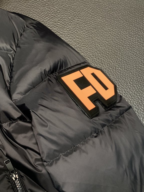 Support after the year P830. down jacket - FENDI Fendi exclusive exclusive new hooded down jacket original 11 customized hardware accessories imported original customized hat buttons removable design welcome counter comp