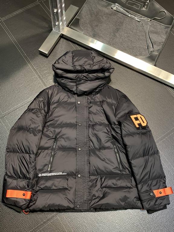 Support after the year P830. down jacket - FENDI Fendi exclusive exclusive new hooded down jacket original 11 customized hardware accessories imported original customized hat buttons removable design welcome counter comp