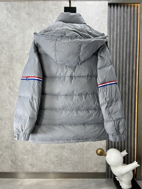 830 . TB 2023 fall and winter new   down jacket Original 11 customized hardware accessories fully imported original customized Welcome counter comparison Absolute high quality Adopting the top 90 white duck down Super so