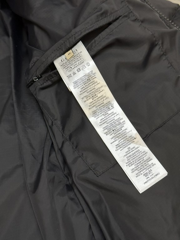 p850 Gucci Embellished Nylon Down JacketFabric 100% nylon, lining 100% nylon, jacquard nylon fabric is a textile that features a jacquard design.Goose down filler is a high quality filler in down jackets, which has the a