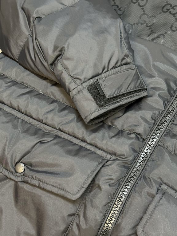 p850 Gucci Embellished Nylon Down JacketFabric 100% nylon, lining 100% nylon, jacquard nylon fabric is a textile that features a jacquard design.Goose down filler is a high quality filler in down jackets, which has the a