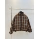 P715BurberrBbr Burberry 23 fall and winter new war horse rider letters embroidered classic plaid printed stand-up collar long sleeve goose down down jacket zipper jacketSize：SMLXLOriginal imported memory silk fabric text