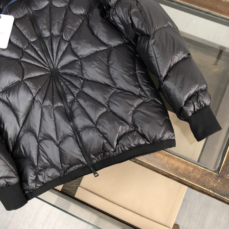 P670.MonclerMoncler FallWinter Men's New Arrival, Violier Marvel Spiderweb Quilted Hooded Down Jacket, the most most most valued style. Another perennial evergreen model with a big pop.90 down filling ensures a fluffy fe