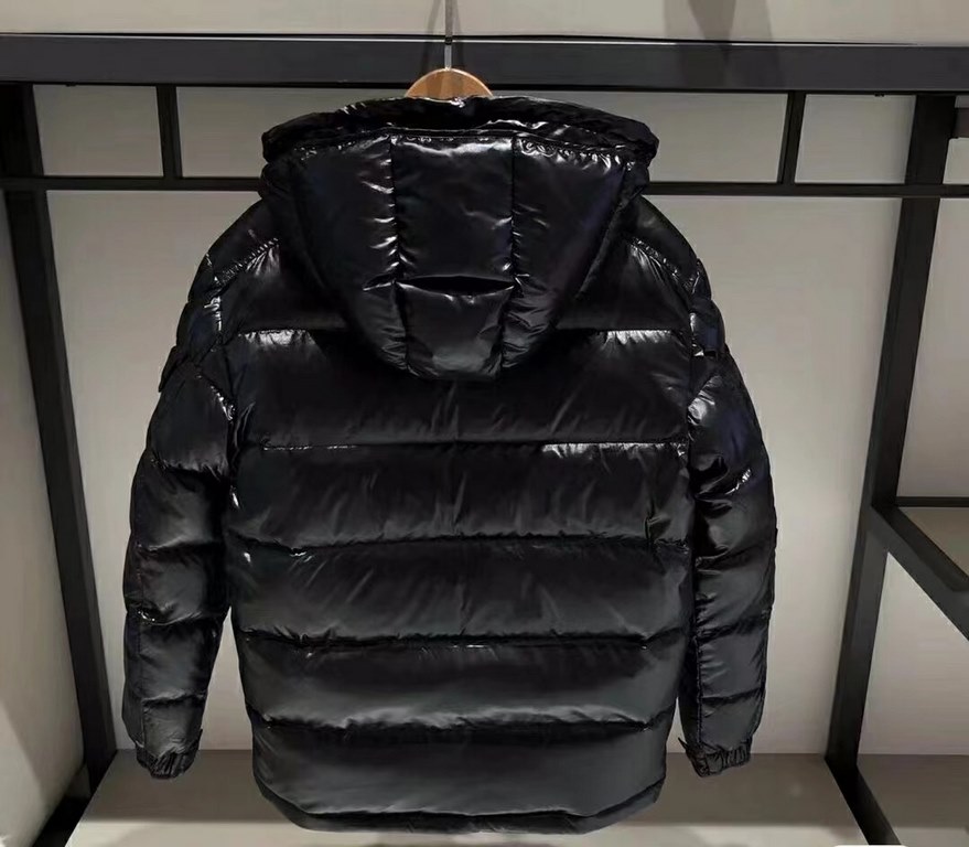 New   p 343[Detailed picture of the big shipment][        Monk Mouth Down Jacket Maya Model] A celebrity classic, the same model for both men and women down jackets!This style is made of nylon fabric with internal paddin