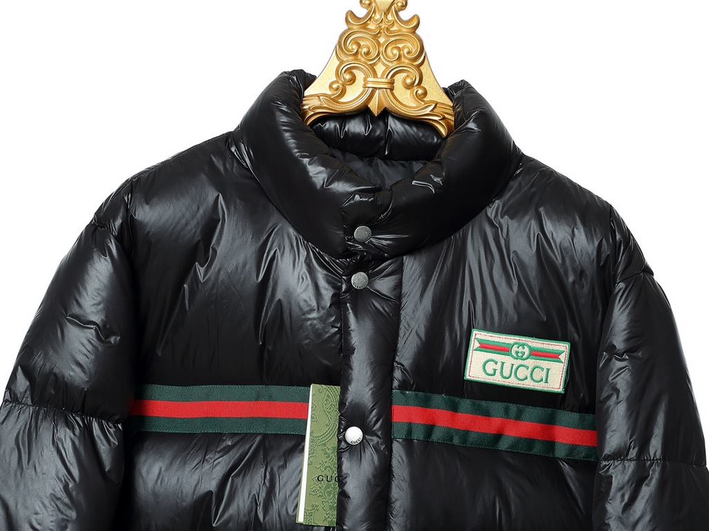 585 Gucci GUCCI Fw23 Official Website Limited Logo Red and Green Webbing Logo Stand Collar High-End Premium Down JacketThe new national standard 80 down can be detected top original]Bosideng teacher personally manipulate