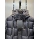 900.zegn Jeni 23 new casual and versatile knitted patchwork sleeve down jacket, this down jacket is made of innovative recycled nylon fabric, 35% Tencel plus 55% nylon fabric, quite a novel feature. With 90% white duck d