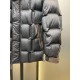 900.zegn Jeni 23 new casual and versatile knitted patchwork sleeve down jacket, this down jacket is made of innovative recycled nylon fabric, 35% Tencel plus 55% nylon fabric, quite a novel feature. With 90% white duck d