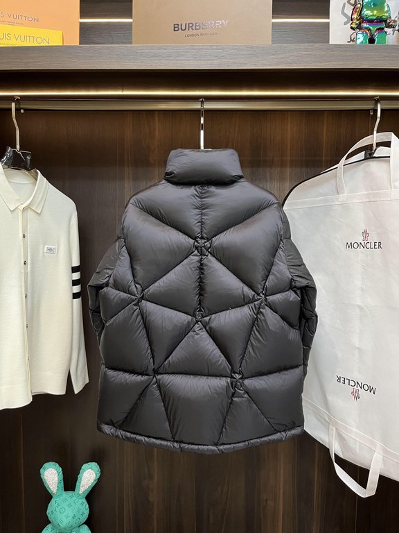 Support the return and exchange after the year! The main push   P1090 Moncler pop-up down   Moncler pop-up down jacket, Fei Dong co-branded model down jacket! Inner liner anti-drilling design, non-drilling down jacket, s