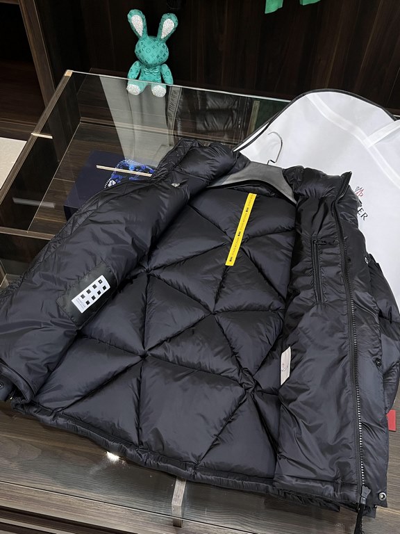 Support the return and exchange after the year! The main push   P1090 Moncler pop-up down   Moncler pop-up down jacket, Fei Dong co-branded model down jacket! Inner liner anti-drilling design, non-drilling down jacket, s