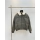 P715PRADPrada 23 fall and winter new splicing lamb wool collar down jacketSize：SMLXLLamb's wool collar splicing design warmth concept is superb! Short silhouette version of the body ageing and handsome, warm refused to b