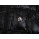 475#M05 Moncler Moncler Hidden Lapel Webbing Montbeliard Collection Ski Season Solid Color Hooded Short Thermal Down Jacket Men's BlackModern style jacket down jacket, a glance can feel the texture and fashion, just look