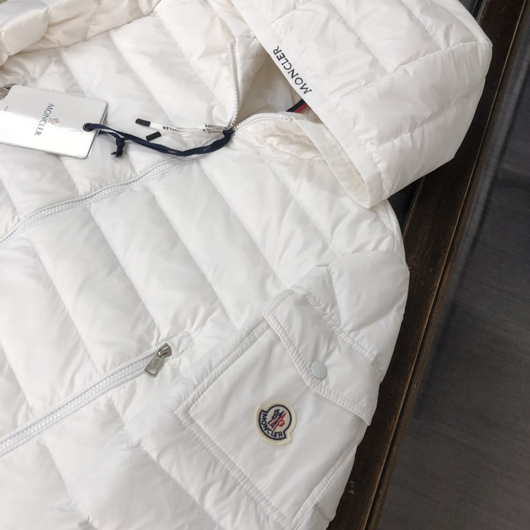 P660.Moncler Moncler 2023 Latest Hooded Down Jacket New on Official Website   A masterpiece of classic Moncler design, the Galion down jacket is made from the iconic nylon laqué fabric. The hood is engraved with the icon