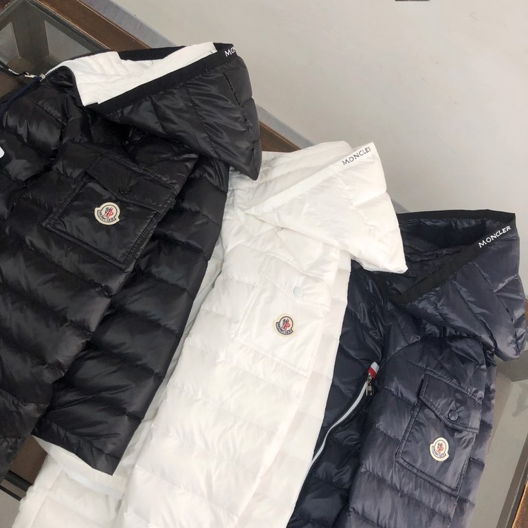 P660.Moncler Moncler 2023 Latest Hooded Down Jacket New on Official Website   A masterpiece of classic Moncler design, the Galion down jacket is made from the iconic nylon laqué fabric. The hood is engraved with the icon