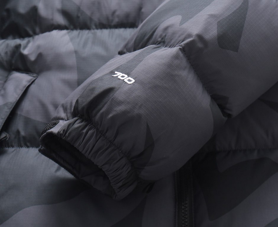 P480 NFC chip versionTNF KAWS co-branded      US version of down jacketThe North Face is no stranger to us, but this is definitely the first time you've seen it! The North Face and KAWS strongest co-branded king bomb com