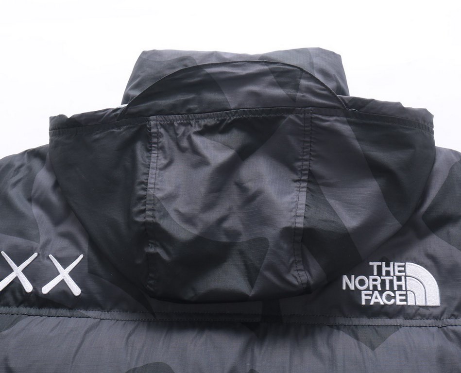 P480 NFC chip versionTNF KAWS co-branded      US version of down jacketThe North Face is no stranger to us, but this is definitely the first time you've seen it! The North Face and KAWS strongest co-branded king bomb com