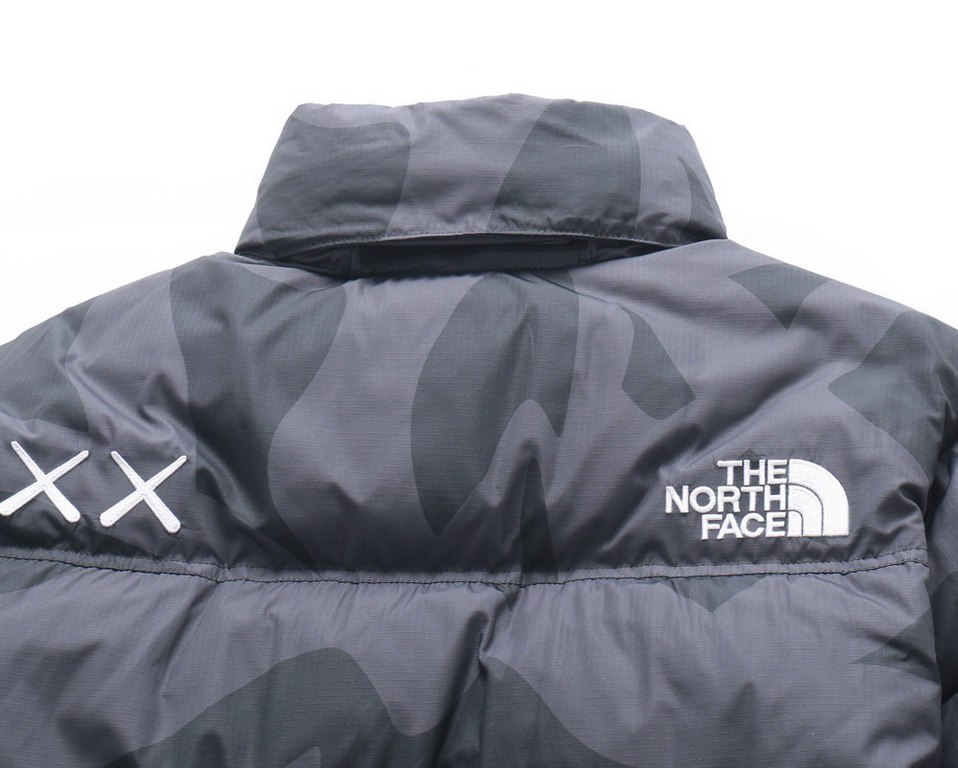 P480 NFC chip versionTNF KAWS co-branded      US version of down jacketThe North Face is no stranger to us, but this is definitely the first time you've seen it! The North Face and KAWS strongest co-branded king bomb com