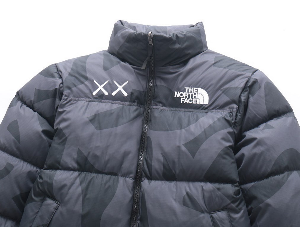 P480 NFC chip versionTNF KAWS co-branded      US version of down jacketThe North Face is no stranger to us, but this is definitely the first time you've seen it! The North Face and KAWS strongest co-branded king bomb com