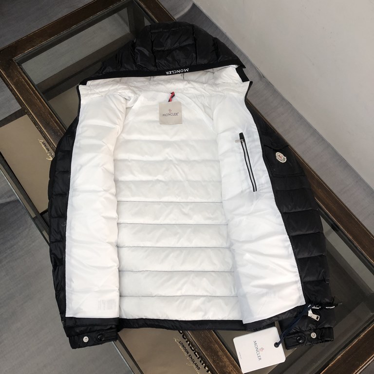 P660.Moncler Moncler 2023 Latest Hooded Down Jacket New on Official Website   A masterpiece of classic Moncler design, the Galion down jacket is made from the iconic nylon laqué fabric. The hood is engraved with the icon