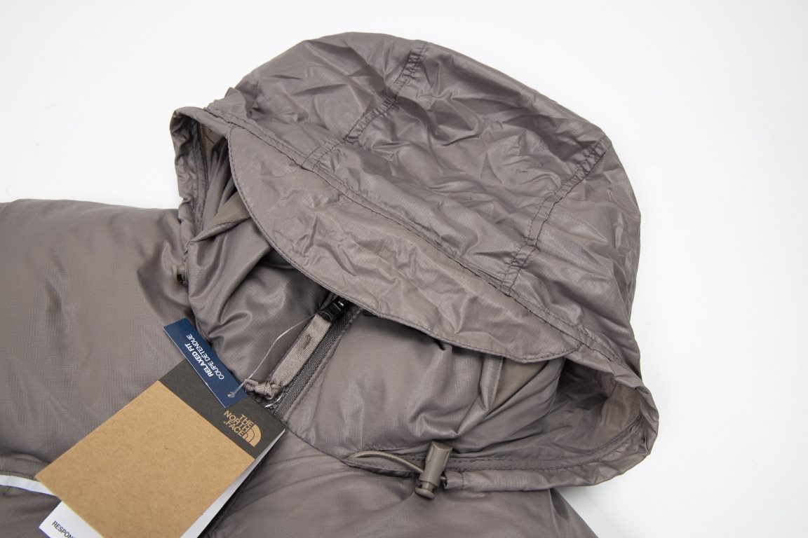 New  560 model number T56 (cooling essential down jacket)The North Face - Cooling Essentials Urban Peak North Face ue Classic Icon 2000 Collection - Filled with 700 Fluff RDS Goose Down Collar with Built-in Hood 23 Offic