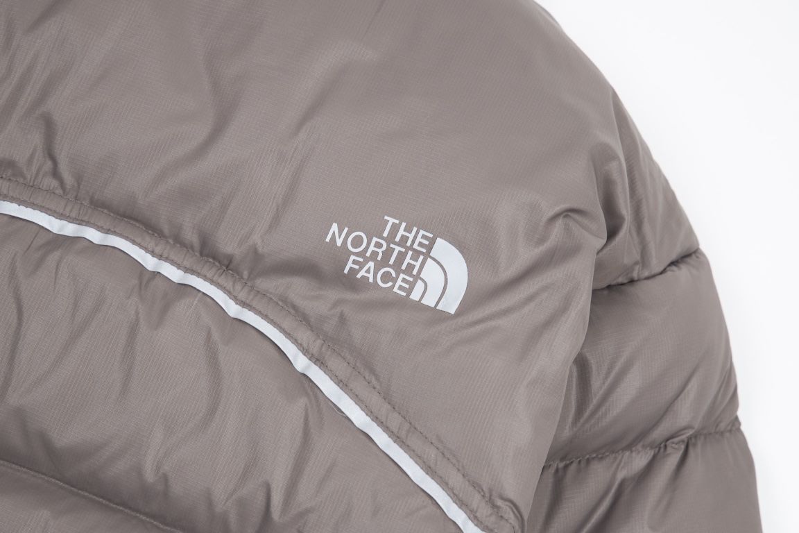 New  560 model number T56 (cooling essential down jacket)The North Face - Cooling Essentials Urban Peak North Face ue Classic Icon 2000 Collection - Filled with 700 Fluff RDS Goose Down Collar with Built-in Hood 23 Offic