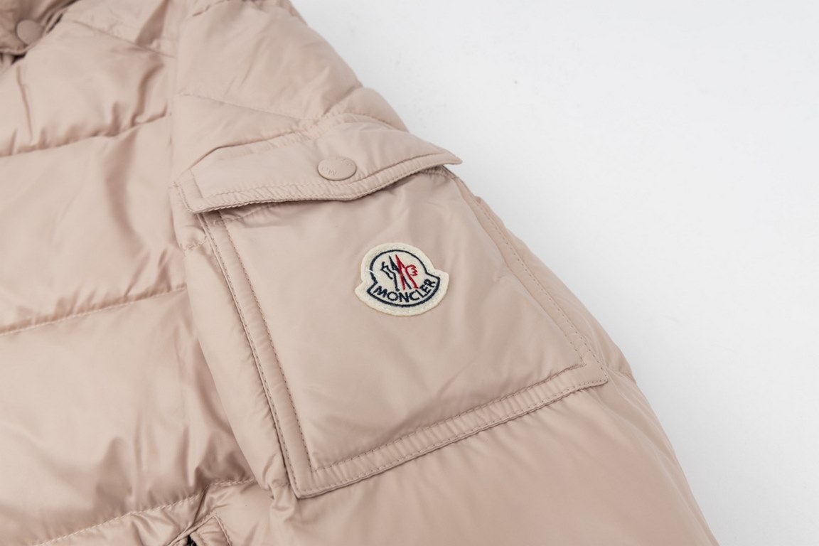 605Model number E78Moncler   Moncler Feather King Marie Women's Down JacketThere are too many versions on the market, quality and price are proportional to the king! Genuine synchronized anti-counterfeiting chip inductio