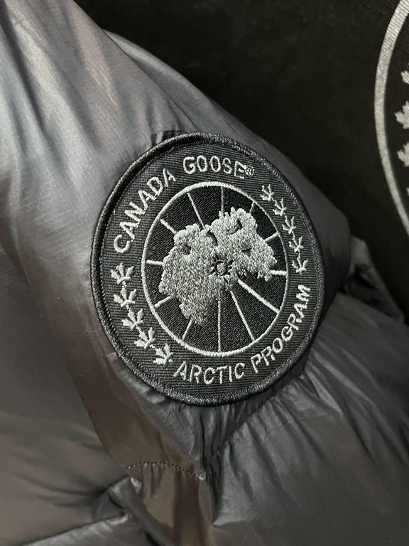 The Great Cooling! The last wave of down on the shelves before the year! P980 [Canada Goose] with counter handbag!Goose bread clothing new down jacket goose down versionThe interior has removable straps that make the jac