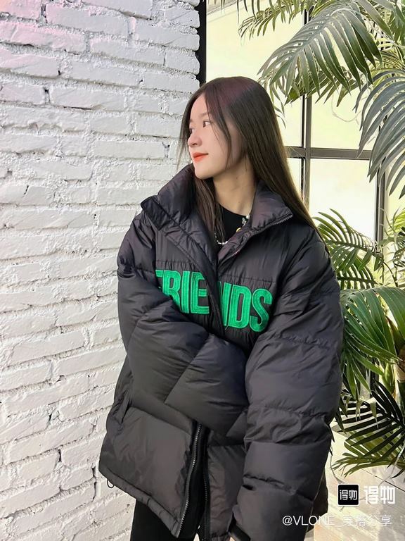 430 Vlone Friends Black and Green Embroidered Letter Down JacketBlack is the color that won't go wrong in winter, black down jacket with green embroidery embellishment, winter out cool and warm, long wearing not tired, t