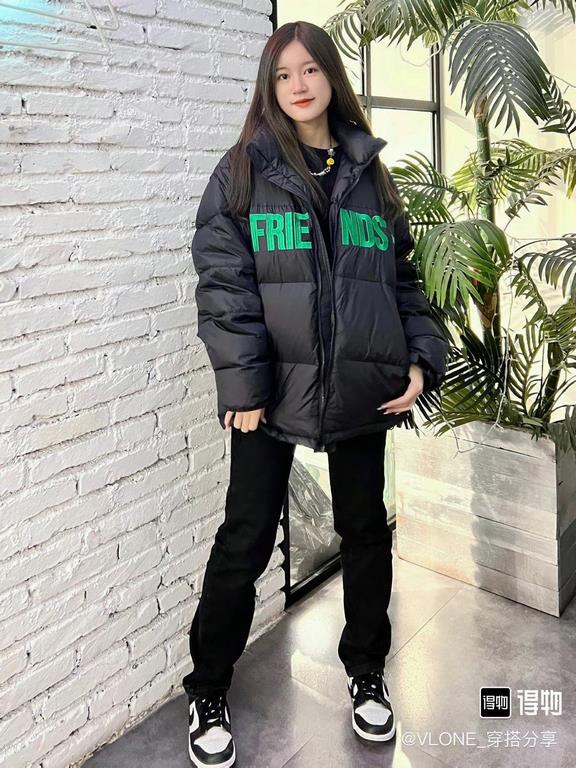 430 Vlone Friends Black and Green Embroidered Letter Down JacketBlack is the color that won't go wrong in winter, black down jacket with green embroidery embellishment, winter out cool and warm, long wearing not tired, t