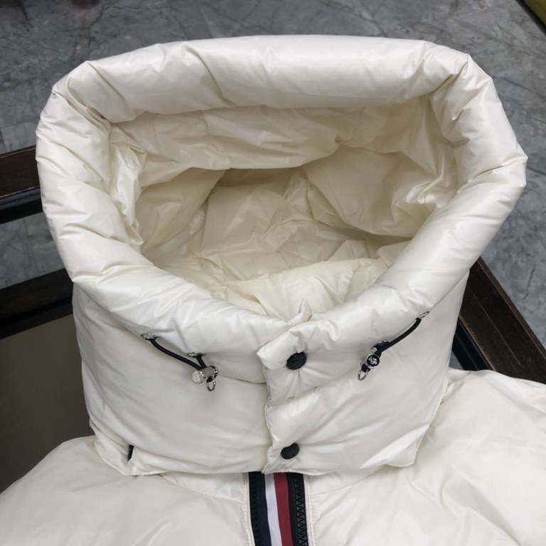 545Moncler Moncler Men's Down Coat big goods open    Asia Moncler counter available Hand sleeve with windproof elastic design Personalized double zipper Inside the double-layer lining to ensure that the clothes of warmth