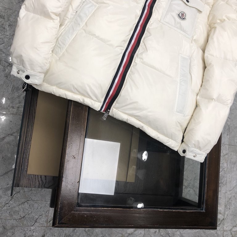 545Moncler Moncler Men's Down Coat big goods open    Asia Moncler counter available Hand sleeve with windproof elastic design Personalized double zipper Inside the double-layer lining to ensure that the clothes of warmth