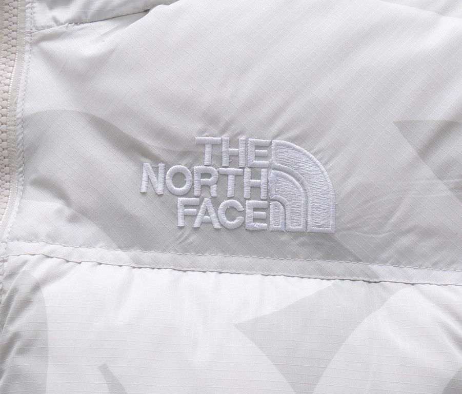 P480 NFC chip versionTNF KAWS co-branded      US version of down jacketThe North Face is no stranger to us, but this is definitely the first time you've seen it! The North Face and KAWS strongest co-branded king bomb com