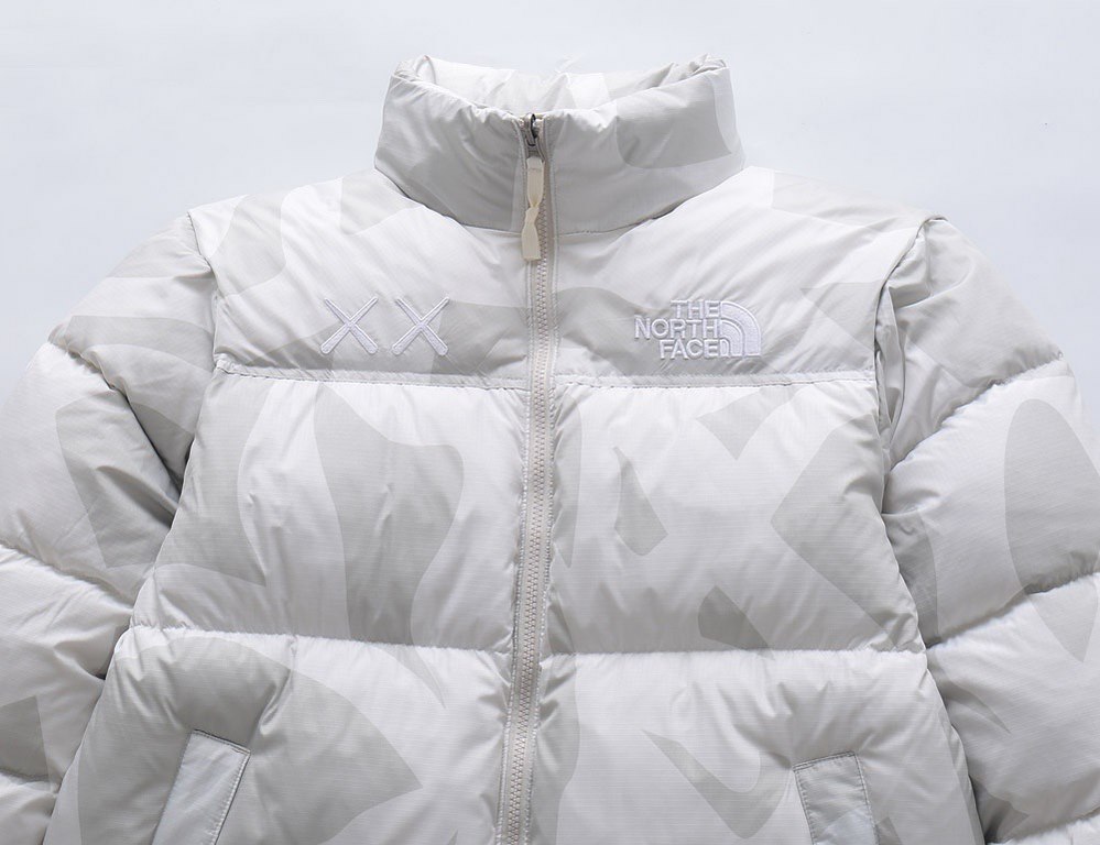 P480 NFC chip versionTNF KAWS co-branded      US version of down jacketThe North Face is no stranger to us, but this is definitely the first time you've seen it! The North Face and KAWS strongest co-branded king bomb com