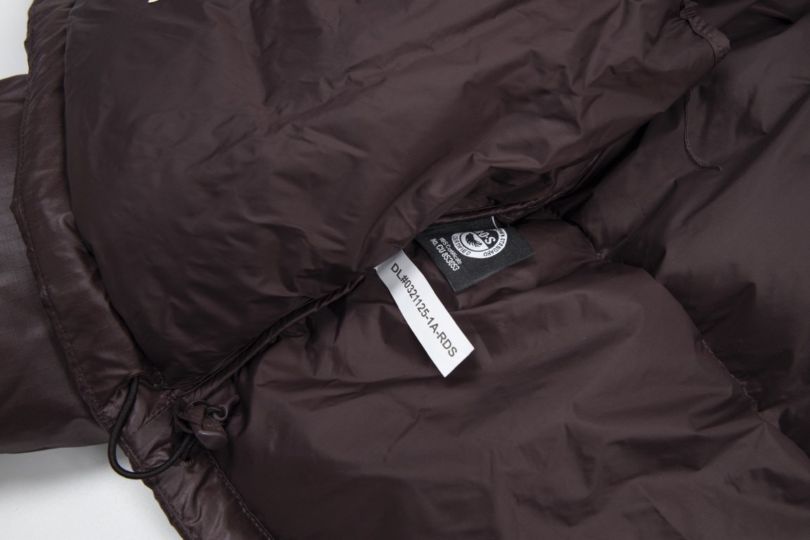 New  460 model number T81 (cooling essential down jacket)[The North Face new The North Face82B three compartment down jacket two color splicing jacket winter versatile style new winter cold essential cooling warmth artif