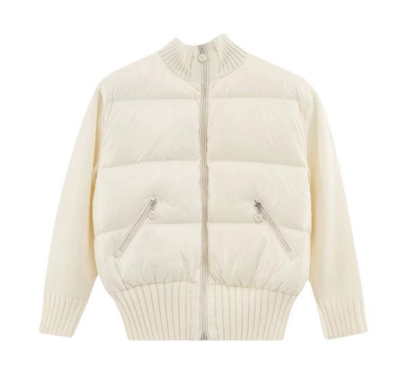 P515Moncler 】Moncler 23FW Wool Knit Patchwork Down JacketKnitted patchwork down stand-up collar casual jacket! A very wearable one for fall and winter! The collision of down and wool! With the details of the texture, whe