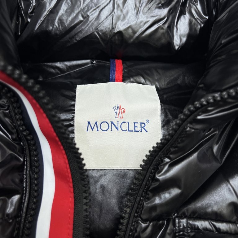 Pure down, not the cotton version on the market. 505 Model No. Y106Moncler Genius 20FW Down Jacket with Organizer TapingThe fabric is classic nylon patent leather material, the United States imported lining cloth, high-d