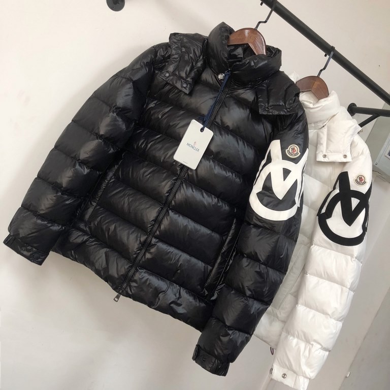 P690 Moncler    2023 Wang Yibo with Moncler alliance favors Mariveles down jacket, from camping to draw inspiration, and fusion of dynamic technological texture, made of polyester, with a hooded style, the hood at will d