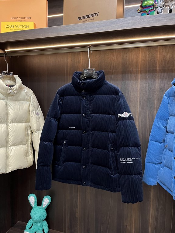 Support the return and exchange after the year! The main push  P870 Moncler 23s fall and winter pop-up down   Moncler stand-up collar pop-up down jacket, corduroy fabric, liner anti-drilling design, non-drilling down jac