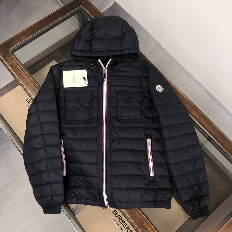 P620.    Moncler Moncler Moncler 2023 winter newest men's double pocket design lightweight hooded down jacket  Three-color collision zipper is extremely eye-catching, and the details show the craftsmanship everywhere   T