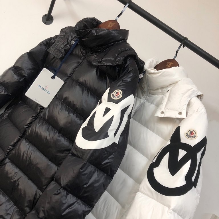 P690 Moncler    2023 Wang Yibo with Moncler alliance favors Mariveles down jacket, from camping to draw inspiration, and fusion of dynamic technological texture, made of polyester, with a hooded style, the hood at will d