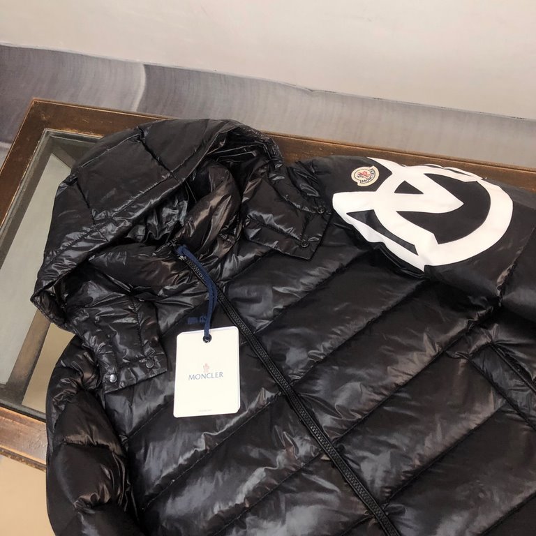 P690 Moncler    2023 Wang Yibo with Moncler alliance favors Mariveles down jacket, from camping to draw inspiration, and fusion of dynamic technological texture, made of polyester, with a hooded style, the hood at will d