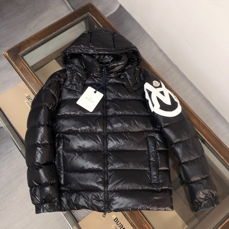 P690 Moncler    2023 Wang Yibo with Moncler alliance favors Mariveles down jacket, from camping to draw inspiration, and fusion of dynamic technological texture, made of polyester, with a hooded style, the hood at will d