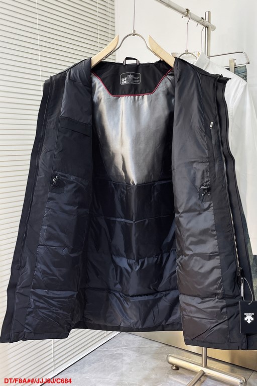 Support after the year return P850 C684 DT  Descente Descente mid-length down jacket, this lining is graphene fabric, with anti-static, UV protection, locking temperature Self-heating function, the design is full of sens