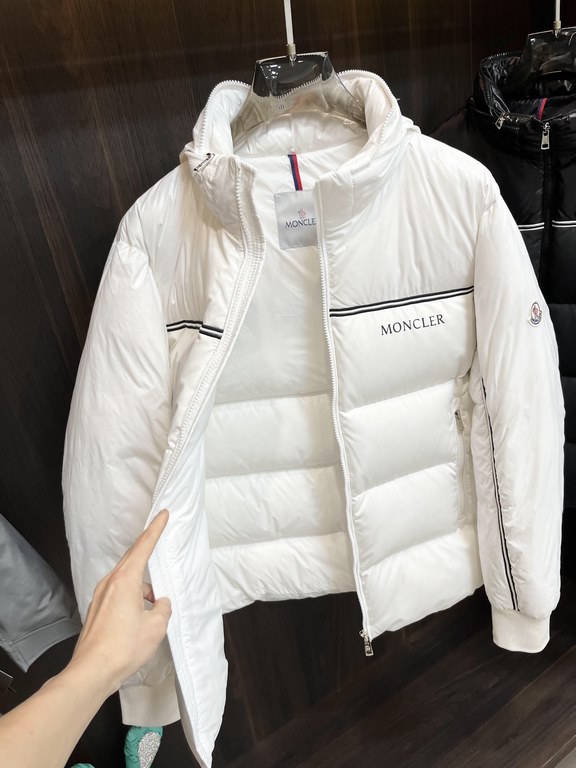 Support the return and exchange after the year! The main push  P820 Moncler high version popping down   moncler outlet popping stand-up collar down jacket, popping white down jacket! Inner liner anti-drilling design, non