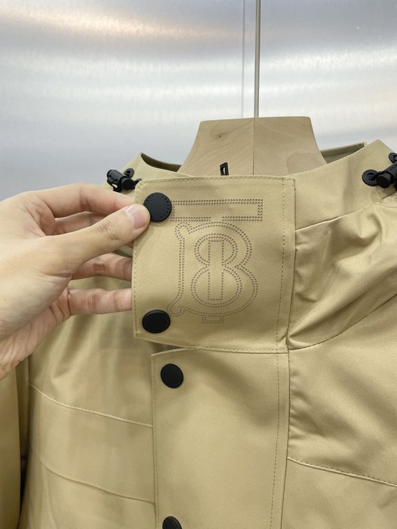 575  Item #947Burberry Burberry 2023 FallWinter Hooded Embroidered Down JacketEuropean synchronized versionA synchronization of winter value and protection from the cold.Fabrics Gabardine functional fabric, waterproof, w