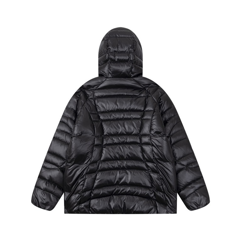 605Model number E76Moncler   Moncler 23SS winter hooded down jacket!This counter listing is a steal, the short section is the most sought-after models, this is definitely the king of down jacket, to meet all the fantasie