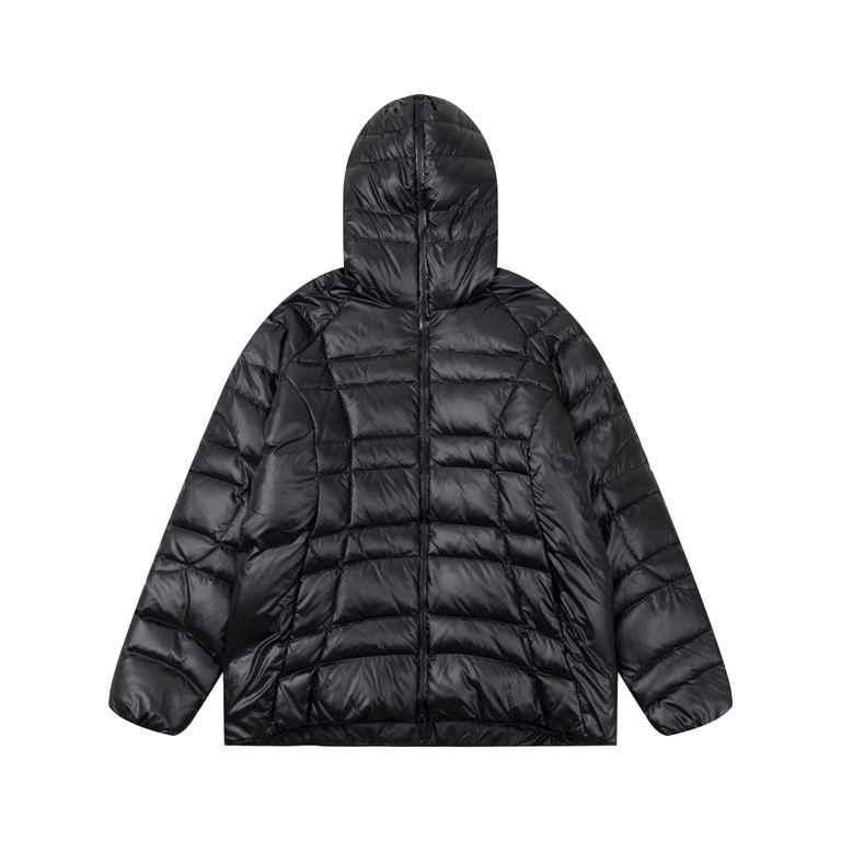 605Model number E76Moncler   Moncler 23SS winter hooded down jacket!This counter listing is a steal, the short section is the most sought-after models, this is definitely the king of down jacket, to meet all the fantasie