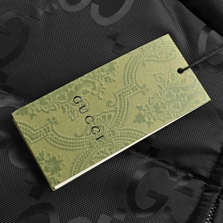 565GucciGucci full print dark pattern jacquard down jacketGUCCL new down jacket 2022 letters jacquard down jacketThe original buyer purchased, fixed weaving and dyeing blank cloth positioning printing, hardware independe